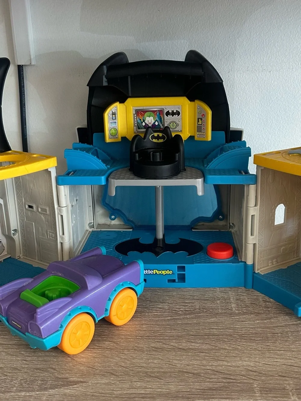 Fisher Price Little People Batman Batcave & Car